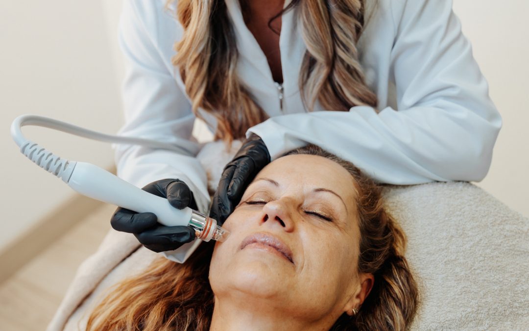 Hidrodermoabrasión vs limpieza facial profunda: ¿cuál elegir?